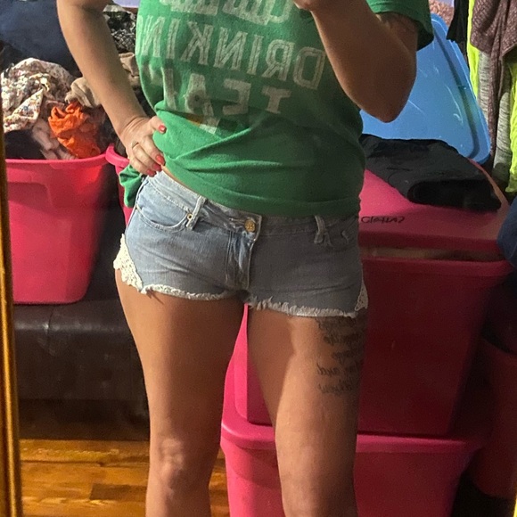 Womens shorts with lace on each side - Picture 4 of 8